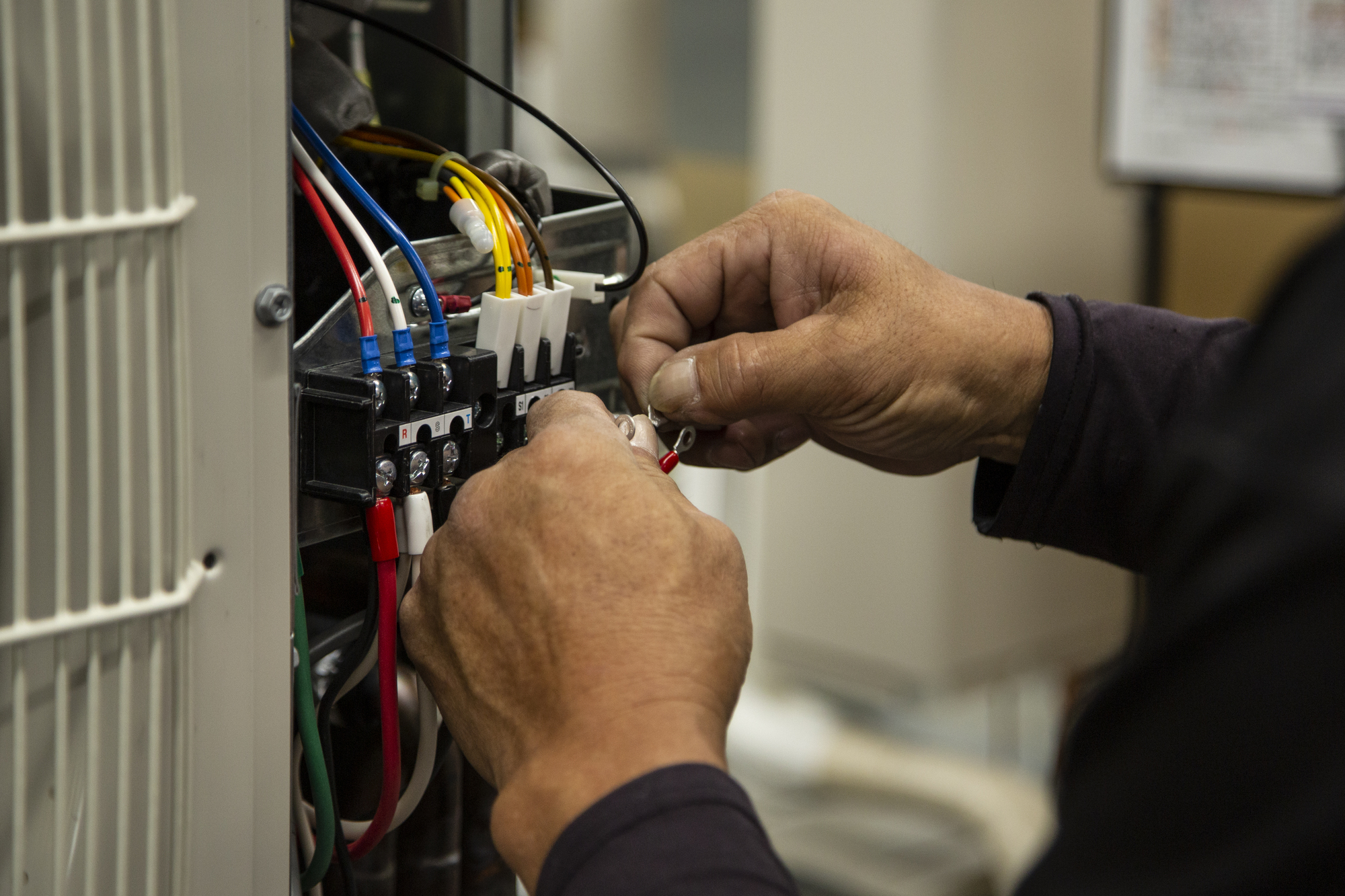 まとめ：設置環境・電圧・特殊要件に応じた適切なケーブル選定が安全施工の基本